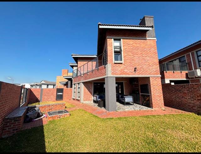 3 BEDROOM HOUSE FOR SALE IN SIX FOUNTAINS RESIDENTIAL ESTATE